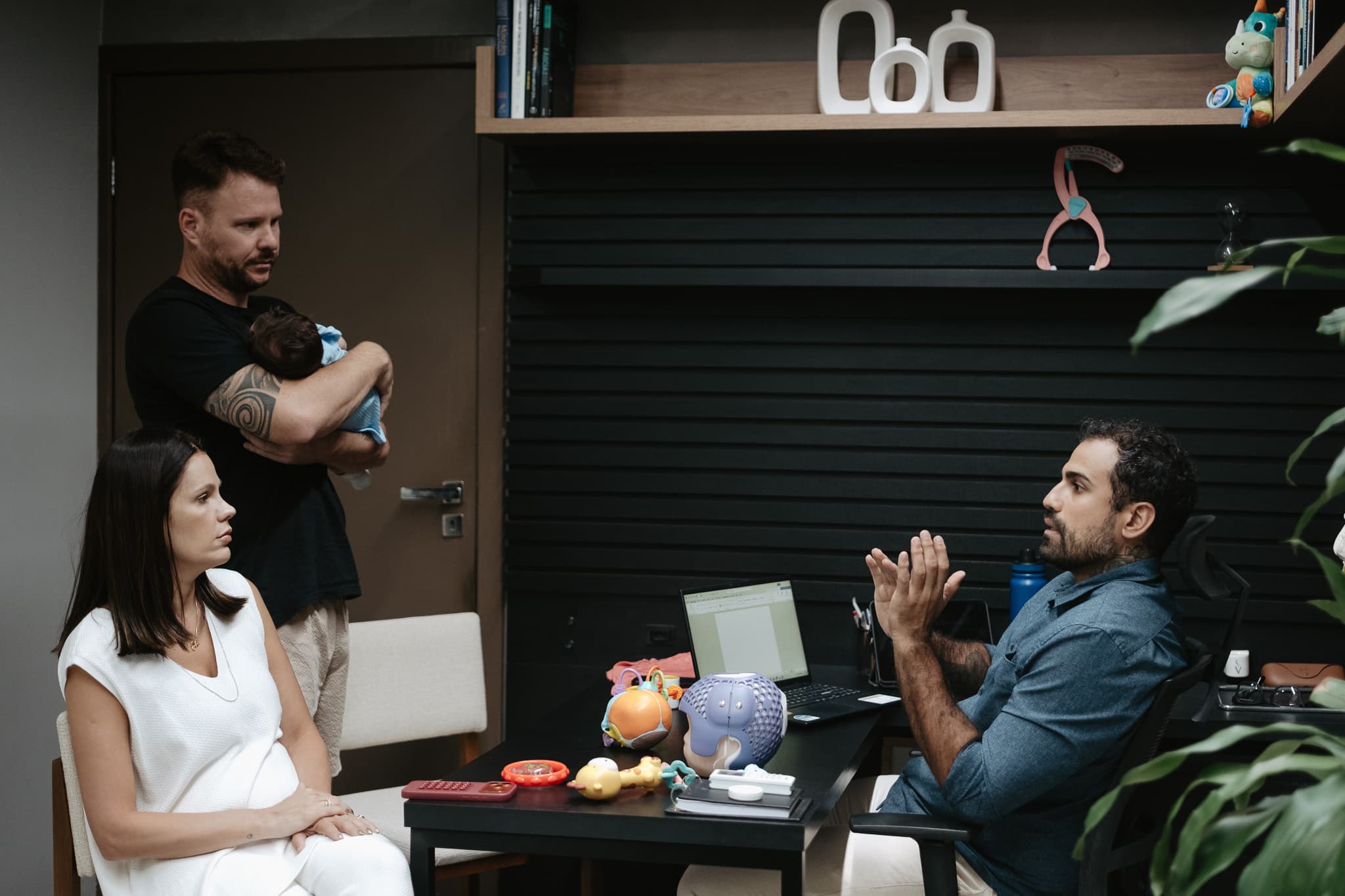 Família em momento de escuta e alinhamento inicial